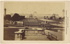 Außenansicht des Crystal Palace Gebäudes und Geländes