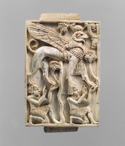 Möbelplakette mit einem widderköpfigen Sphinx, ca. 9.-8. Jahrhundert v. Chr.