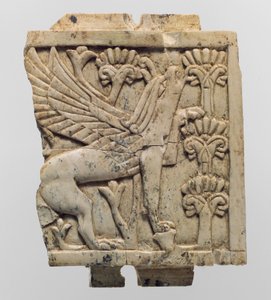 Möbelplakette mit einem Greif in einer Blumenlandschaft, ca. 9.-8. Jahrhundert v. Chr. von Neo Assyrian