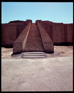 Ansicht der Treppe der rekonstruierten Zikkurat, 2050 v. Chr.