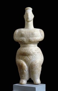 Griechische Kunst: „weibliche Statuette von Sparta“. Marmorskulptur. Athen, Nationales Archäologisches Museum von Neolithic Neolithic