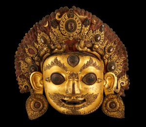 Kopf von Bhairava, ca. 16. Jahrhundert (bemaltes vergoldetes Kupfer und Bergkristall) von Nepalese School