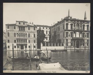 Außenansicht eines Palazzo in Venedig von Neue Photographische Gesellschaft