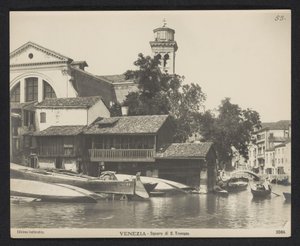 Gezicht op de gondelwerkplaats op de Squero di San Trovaso te Venetië von Neue Photographische Gesellschaft