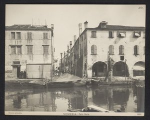 Ansicht einer Straße in Venedig von Neue Photographische Gesellschaft
