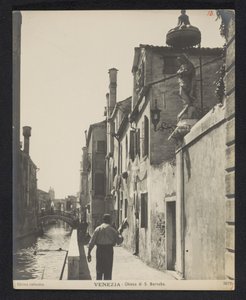 Kai entlang der Chiesa di San Barnaba in Venedig von Neue Photographische Gesellschaft
