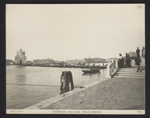 Pontonsbrücke über den Canal Grande in Venedig während des Festa del Redentore von Neue Photographische Gesellschaft