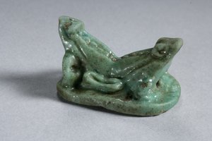 Skarabäus von zwei verbundenen Fröschen, 18.-19. Dynastie, 1540-1186 v. Chr. (Faience)