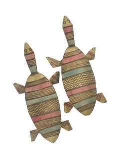 Geschnitzte Holzschildkrötenfiguren, dekoriert mit roten, grünen und schwarzen geometrischen Mustern, Hausa-Volk, Kano, Nordnigeria (bemaltes Holz) von Nigerian Nigerian