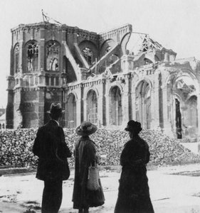 Schäden an der Kirche Notre Dame, Armentières, Frankreich, Erster Weltkrieg, ca. 1914-ca. 1918