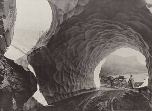 Tunnel durch Schnee, Hauklid-Pass