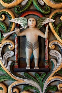 Engel mit einer Trompete, Detail des Altars, Mo I Rana Kirche