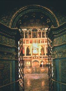 Innenraum mit der Ikonostase in der Verkündigungskathedrale im Moskauer Kreml, 14.-15. Jahrhundert