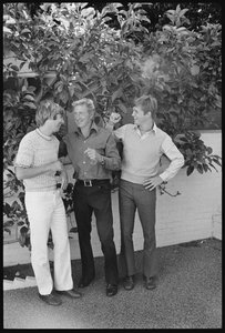 Beau Bridges, Jeff Bridges und Lloyd Bridges in ihrem Garten zu Hause