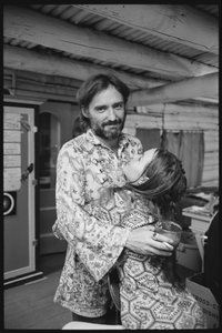 Dennis Hopper und seine Frau Michelle Phillips zu Hause in New Mexico