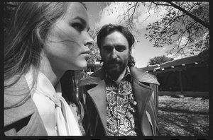 Dennis Hopper und seine Frau Michelle Phillips zu Hause in New Mexico