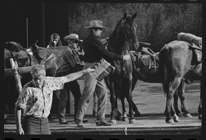 Gregory Peck mit Pferd am Set von 