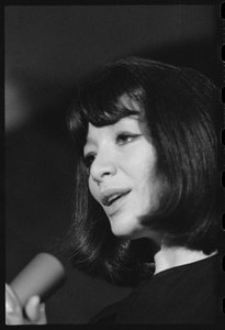 Juliette Greco singt