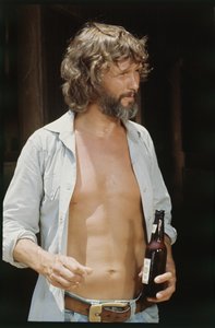 Kris Kristofferson mit Bier
