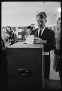 Robert F. Kennedy wählt für seinen Bruder