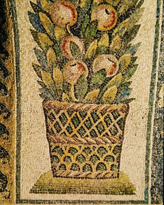 Ein Korb mit Früchten, ca. 430 n. Chr. (Mosaik) von Paleo Christian