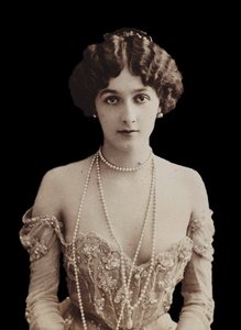 Porträt der Opernsängerin Lina Cavalieri, 1874-1944 von Paris . Photo studio Reutlinger