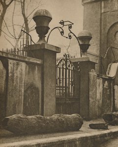 Ulmenstämme für Rohrleitungen, ausgegraben in der Nähe von St. Annes, Soho, um 1935 von Paterson