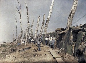 Die französische Linie bei Het Sas in einem durch Artilleriefeuer verwüsteten Gebiet, Belgien, 10. September 1917