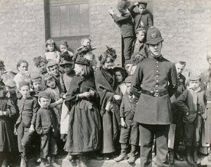 Beerdigung eines Londoner Polizisten, 1894 von Paul Martin