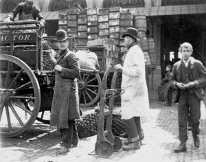 Entladen am Billingsgate-Markt, London