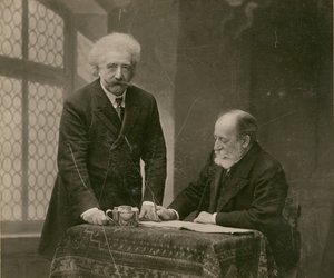 Zwei Männer im Innenraum, wahrscheinlich René Thorel und Hollman von Paul Nadar