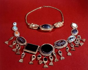 Persische Kunst: zwei goldene Halsketten, Partherzeit, 3. Jahrhundert n. Chr.