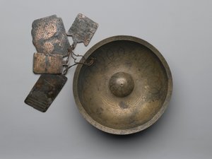 Chihil Kilid Wahrsageschale mit Inschriften, Tierkreiszeichen und vier Plaketten, 1679 von Persian School