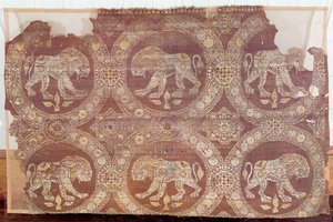 Stoff aus dem Grab von St. Julian, 3.-5. Jahrhundert (Textil) von Persian School