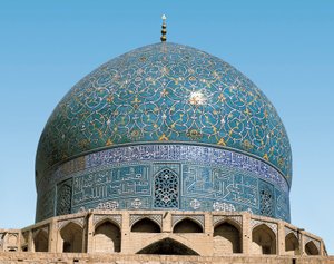 Persische Architektur (Safawiden): die Kuppel der Königlichen Moschee (oder Masjid I-Shah): Detail der Keramik vom Eingang. 1612-1630. Isfahan, Iran. von Persian School