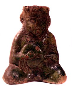 Persische Kunst: Vase in Form eines Mandolinenspielers, 13. Jahrhundert