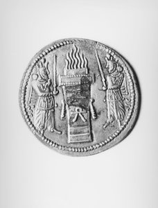 Rückseite einer Münze von Shapur II. (310-79), die einen Opferaltar darstellt, Sassaniden (Silber)