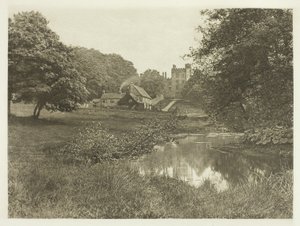 Haddon Hall und Gehöft, vom Fluss