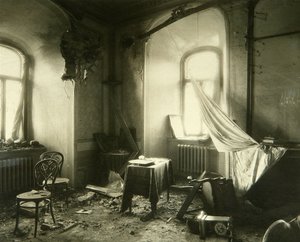 Russische Revolution von 1917: Inneres des Chudov-Klosters im Kreml von Moskau nach dem Bombardement im November 1917. Fotografie von Pyotr Petrovich Pavlov (1860-1925) von Petr Petrovich Pavlov