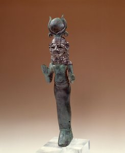 Orientalische Antiquitäten: Phönizische Göttin. Statuette aus Bronze und Silber. 700-600 v. Chr. Paris, Louvre Museum