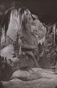 Szene in den berühmten Jenolan-Höhlen, New South Wales (s/w Foto) von Photographer Australian