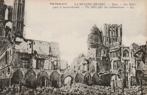 Ruinen der Tuchhalle, Ypern, Belgien, nach dem Bombardement während des Ersten Weltkriegs