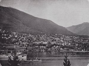 Nelson, vom Kootenay River aus gesehen von Photographer Canadian