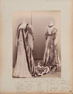 Albumseite: House of Worth, Kleid von Photographer French