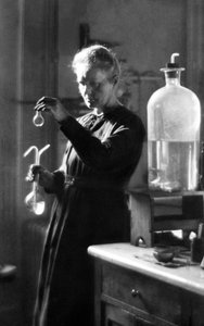 Marie Curie in ihrem Labor im Jahr 1925 von Photographer French