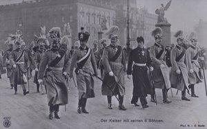 Kaiser Wilhelm II. von Deutschland und seine sechs Söhne in Militäruniform