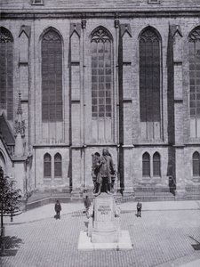 Leipzig: Thomaskirche mit Bachdenkmal von Photographer German