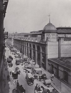 Vor der Zentralmarkthalle am Alexanderplatz von Photographer German