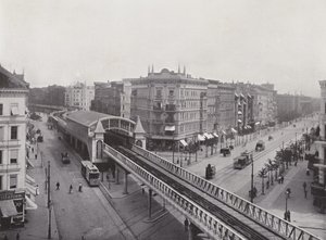 Wiener Straße mit Hochbahn-Bahnhof von Photographer German