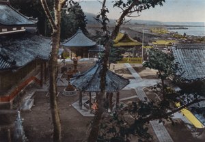 Japan, ca. 1912: Miidera, eine der 8 Ansichten von Ohmi, nahe Kyoto von Photographer Japanese